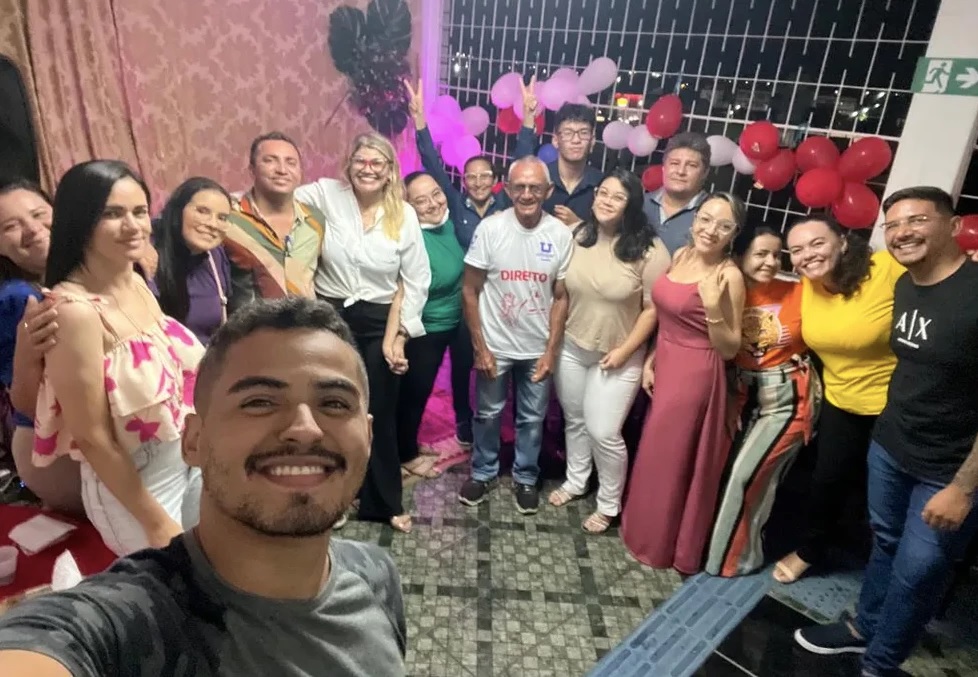 Idoso começa a estudar Direito e ganha festa dos colegas de faculdade Foto: Arquivo pessoal