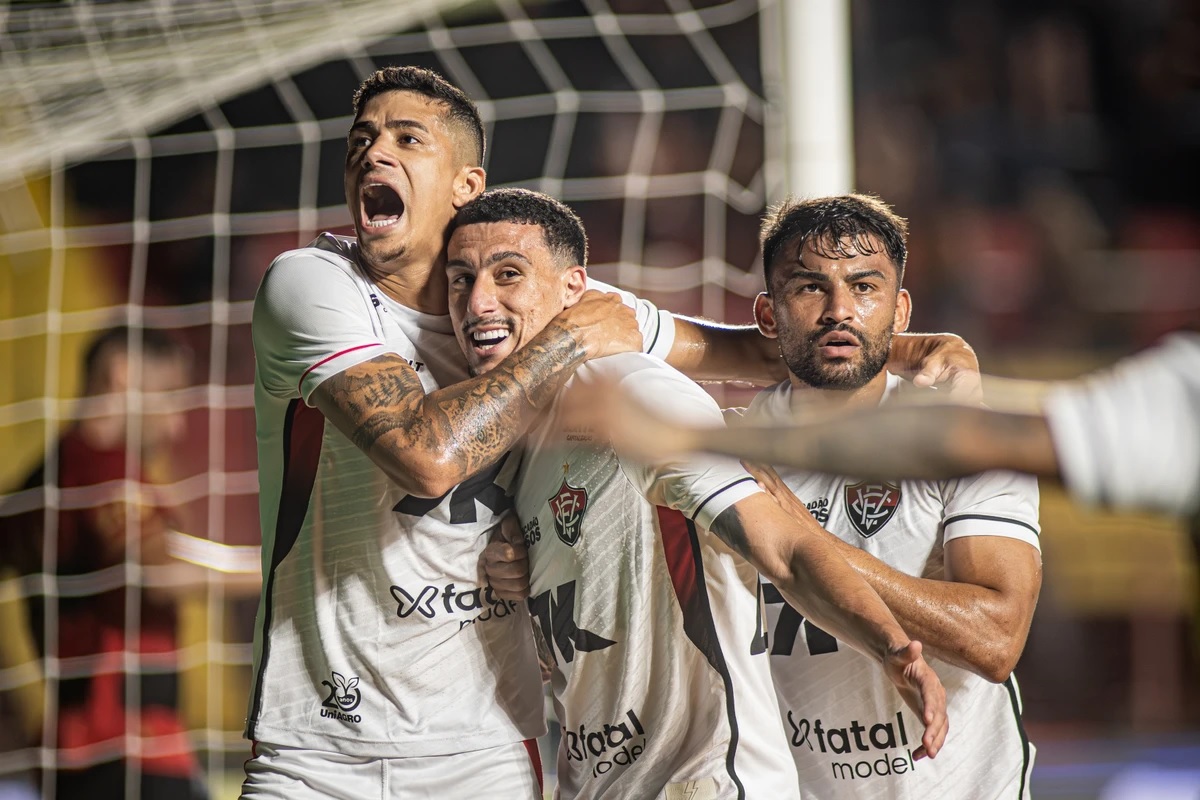 Vitória vence o Sport Crédito: Victor Ferreira