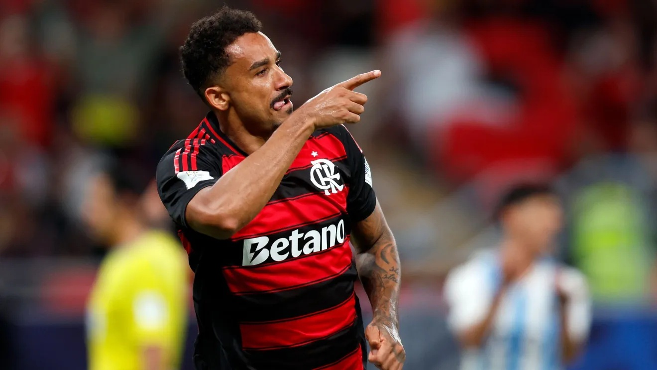 Danilo comemora gol do Flamengo contra o Pyramids • Getty Images