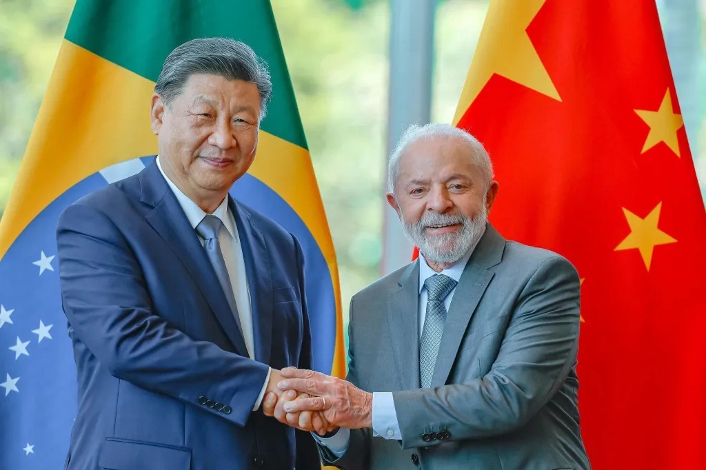 O presidente da China, Xi Jinping, e o presidente Luiz Inácio Lula da Silva (PT) durante encontro no Palácio da Alvorada, em Brasília - Imagem/ Ricardo Stuckert/PR