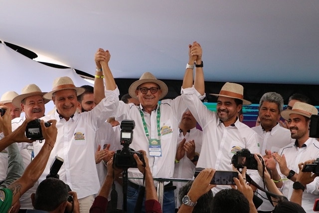 Termo do acordo foi assinado entre o governador Rui Costa da Bahia e Vanderlei Barbosa (D) do Tocantins – Foto: Divulgação