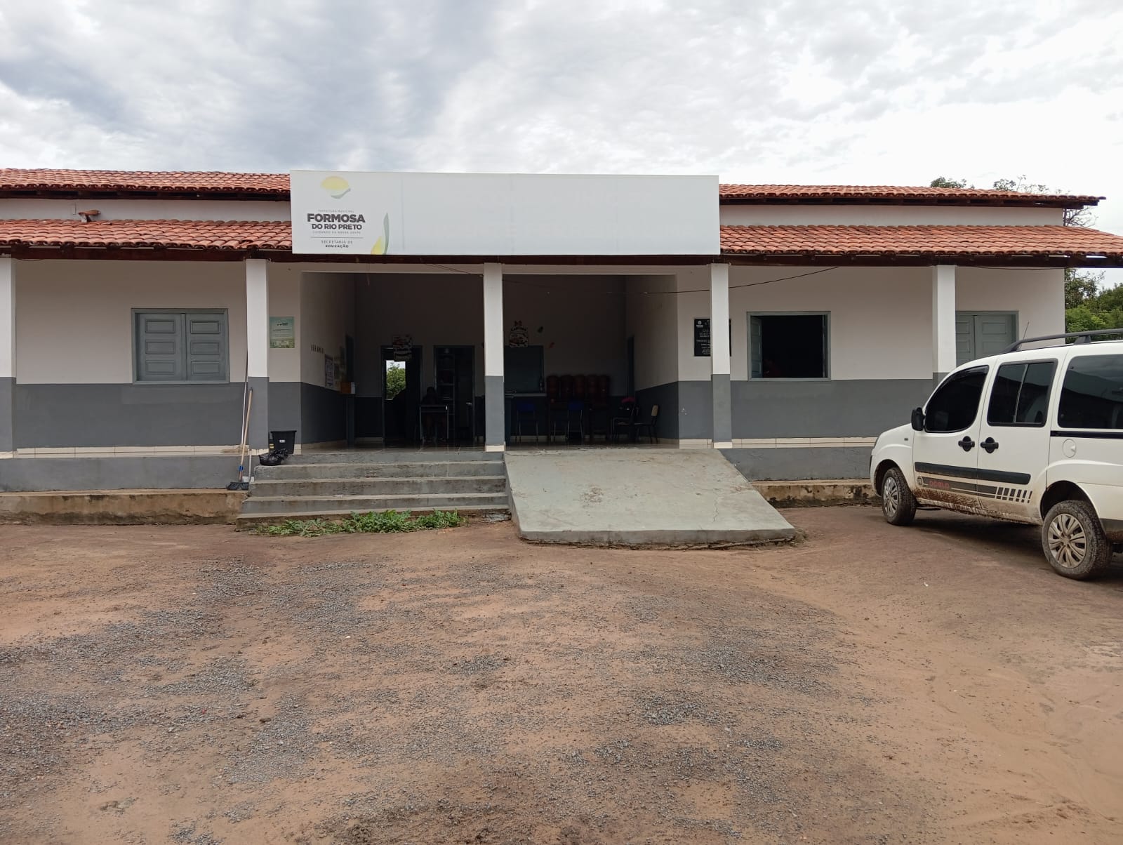 Escola na Barra do Tapuio