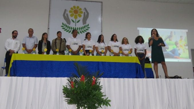 Mesa composta para eleição da diretoria da Apae em Formosa do Rio Preto