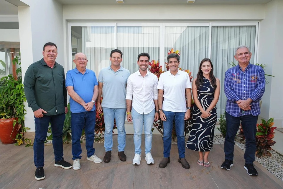 Júnior Marabá no ato em que anuncia apoio a ACM Neto Crédito: Divulgação