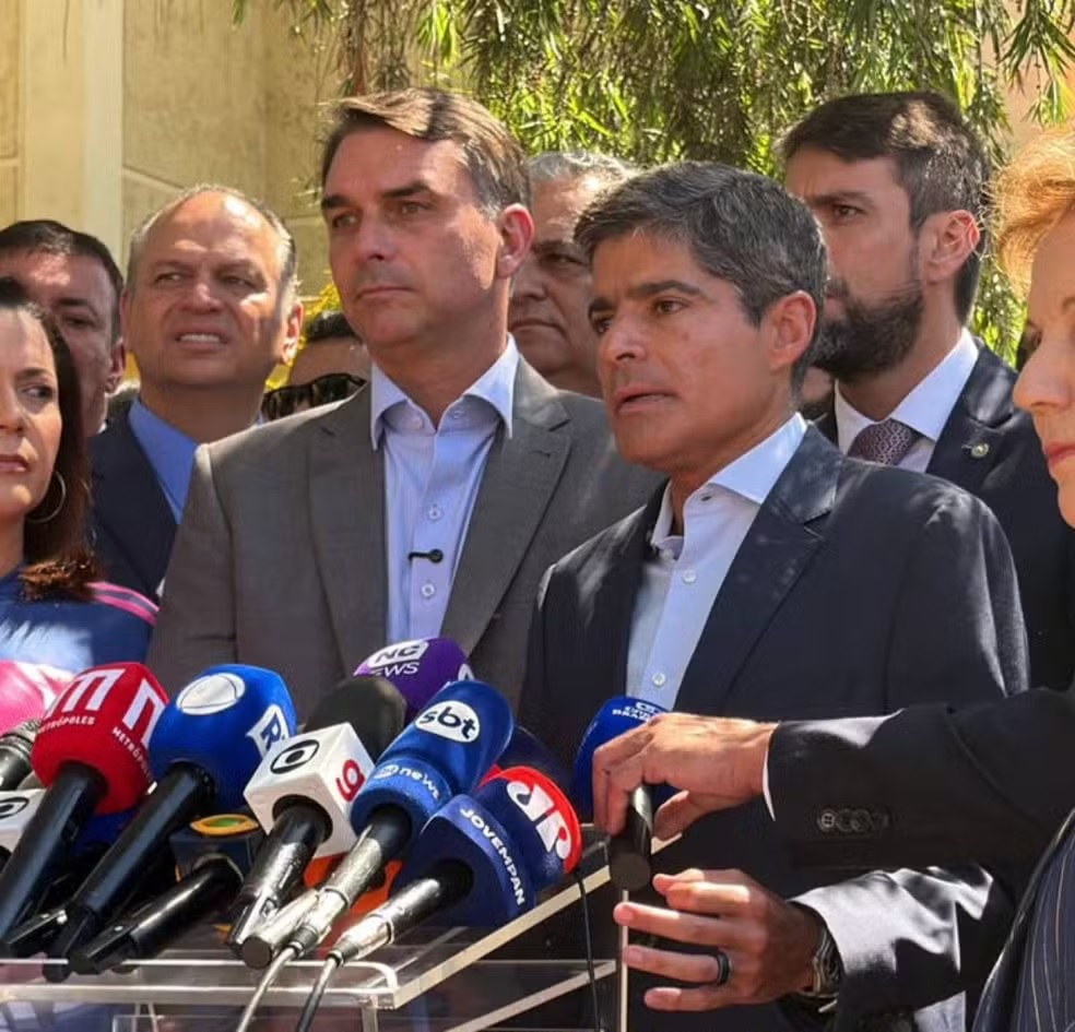 ACM Neto anuncia apoio a Flávio Bolsonaro no segundo turno das eleições — Foto: Divulgação